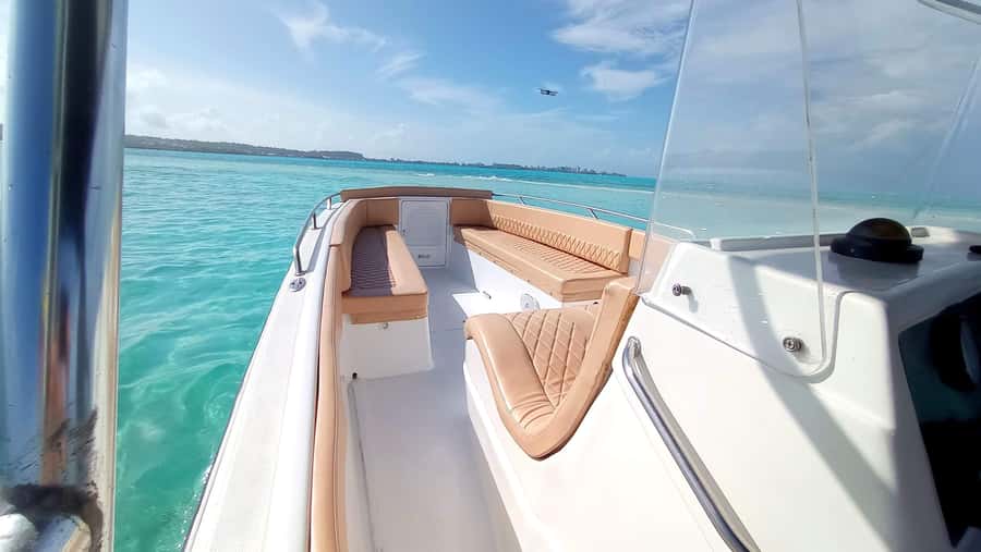 San Andres: Private San Andres Bay Tour by Luxury Speedboat - Rocky Key and the wreck of the Nicodemus