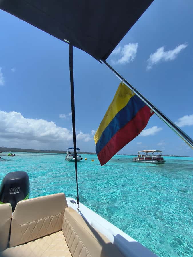 San Andres: Private San Andres Bay Tour by Luxury Speedboat - The boat, crew, and level of service