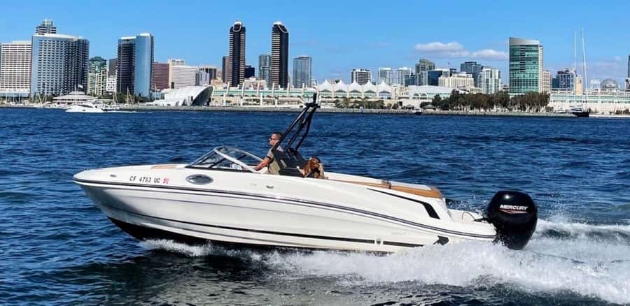 San Diego: Speed Boat Rental in San Diego Bay - Taking the wheel of a 24-foot Bayliner