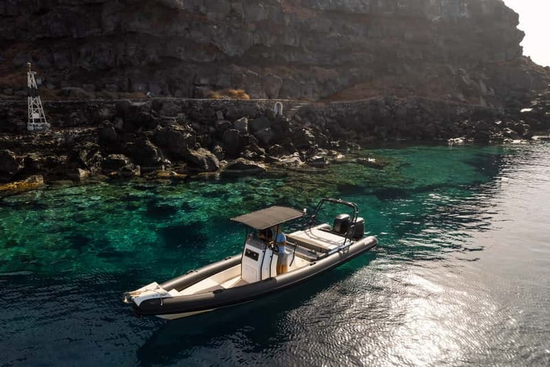 Santorini: half day exclusive speedboat cruise - Pickup in Thera and the Road to Ammoudi