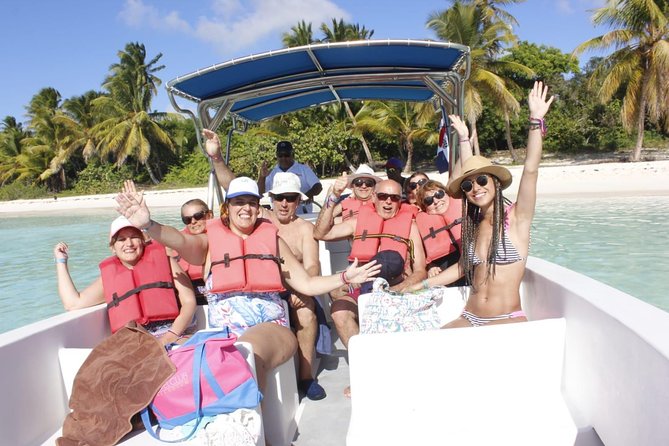 Saona Vip speedboat - The turtle sanctuary and seasonal wildlife