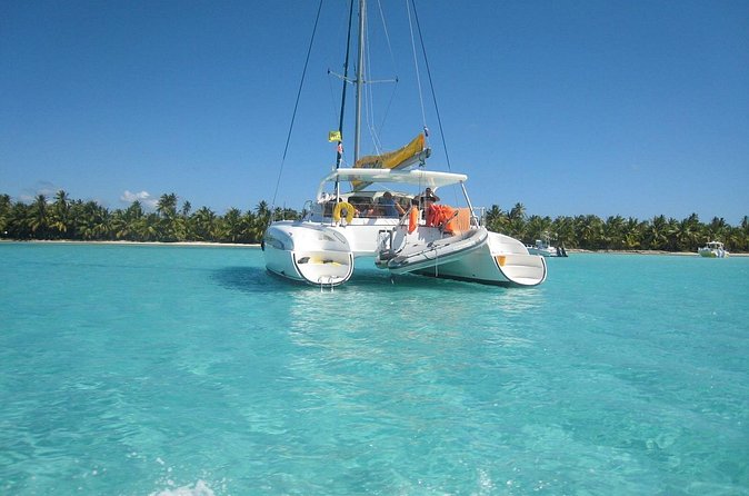 Saône Island in Catamaran and speedboat (blue lagoon) swimming pool. - Who will enjoy this Saona day most?