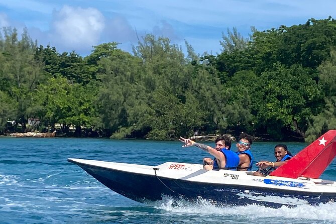 Self Drive Speedboat and Swim with the Pigs - Following the guide past Nassau’s best-known sights