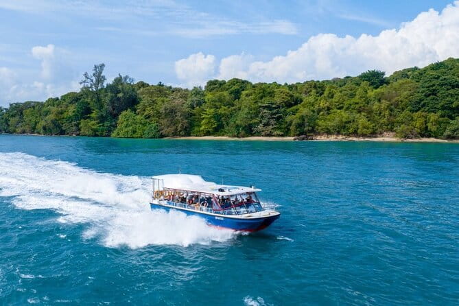Singapore - Albatross Speedboat Adventures Cruising in Sentosa - Why this Sentosa speedboat trip works