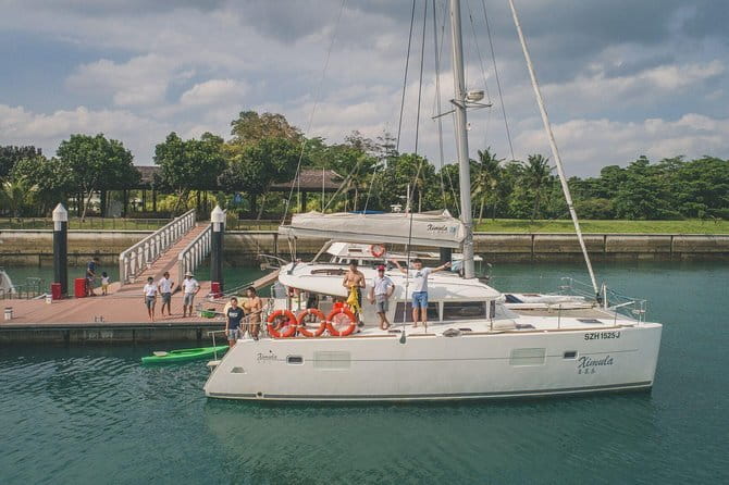 Singapore - Albatross Speedboat Adventures Cruising in Sentosa - Sisters Islands and a story of loyalty