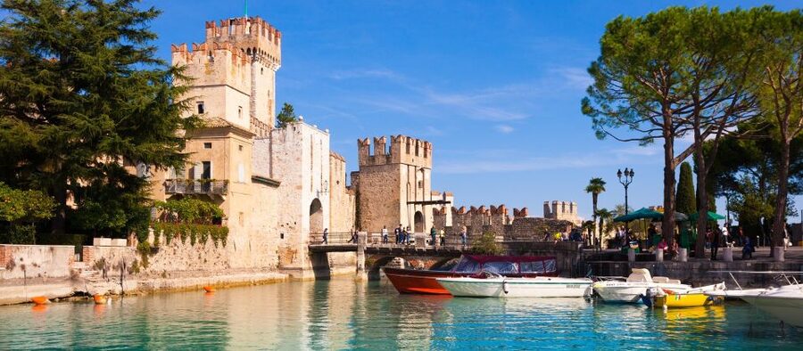 Sirmione: Walking and Speedboat Tour - Key points at a glance