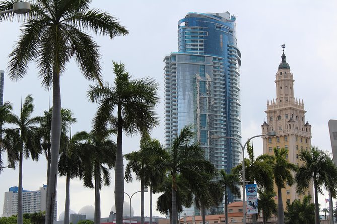 Small-Group Miami City and Speedboat Tour & Hotel Pick-up - Downtown and Brickell put old Miami beside new money