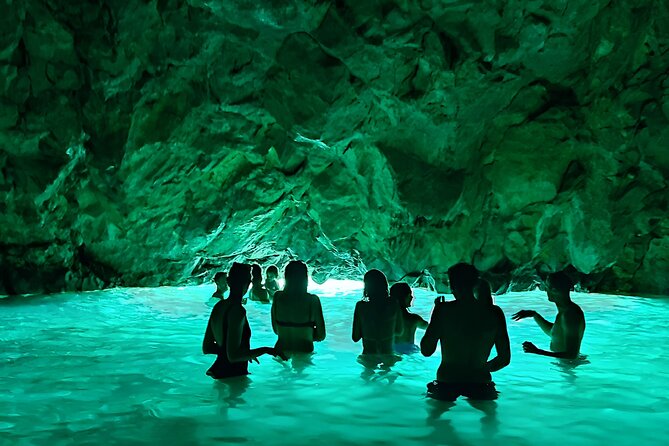 Small Group Speedboat Adventure Trip to Grama Bay - Dafina Bay and Dafina Cave