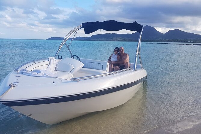 Speed Boat Tour île aux Cerfs and Others Gems of The South - Starting quietly at Pointe d’Esny
