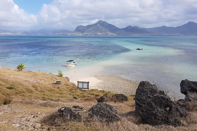 Speed Boat Tour île aux Cerfs and Others Gems of The South - How personal is the boat trip?