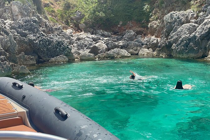 Speed Boat Tour to National Park and Grama Bay - Music, mood, and the party-boat question