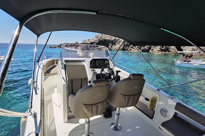 Speedboat Atlantic Marine 750, 4 or 8 hours - What the skipper adds to the experience