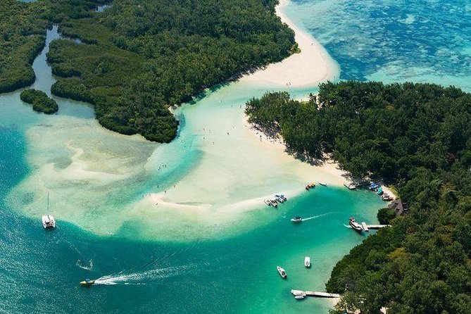Speedboat Ile aux Cerfs + GRSE Waterfall, BBQ and Bar - Key points at a glance