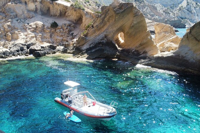 Speedboat tour to Es Vedra & Atlantis Ibiza - Cala d’Hort and the approach to Es Vedrà