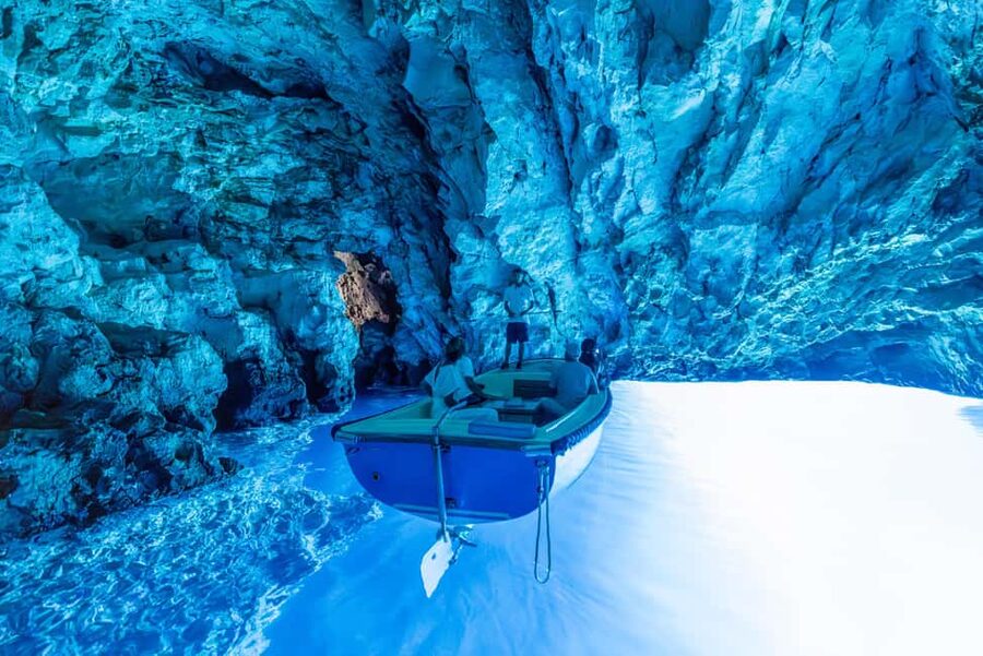 Split: Blue Cave & Hvar Small-Group Speedboat Tour - Komiža on Vis: the most authentic stop