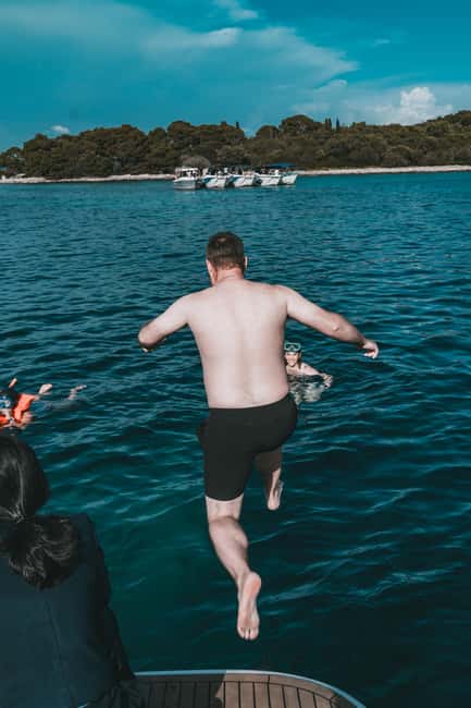 Split: Blue Lagoon & 3 Islands – Premium Speedboat Trip - What the crew adds to the experience