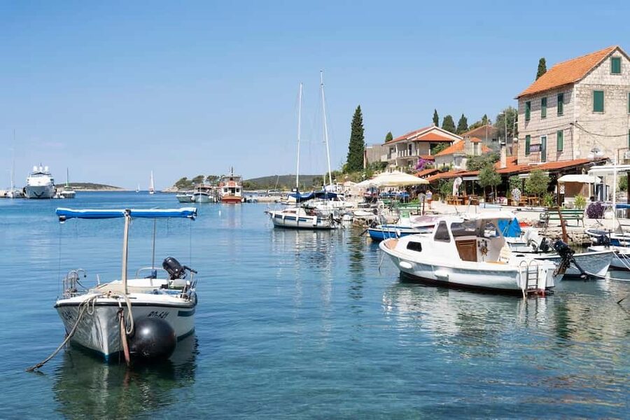 Split: Blue Lagoon, Trogir & Solta Speedboat Tour - A slower hour in Maslinica on Šolta