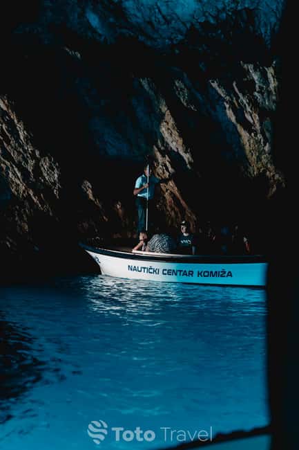Split/Podstrana: Blue Cave, Hvar & 6 Islands Speedboat Trip - Limestone caves and the approach to Stiniva