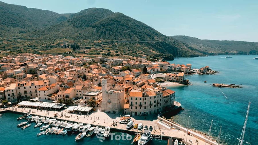 Split/Podstrana: Blue Cave, Hvar & 6 Islands Speedboat Trip - Milna on Brač, the final slower stop