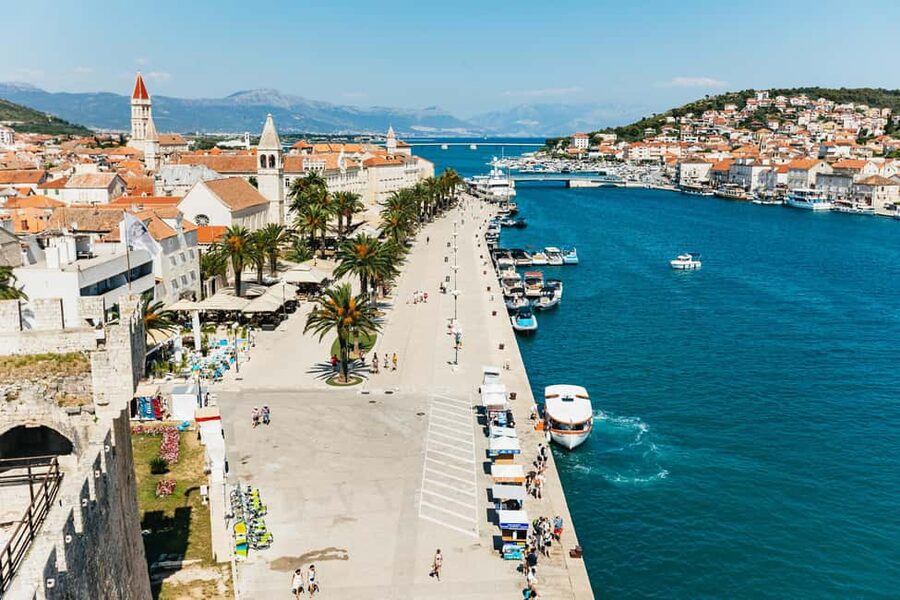 Split/Trogir: Blue lagoon and 3 islands speedboat tour - Blue Lagoon at Krknjaši Bay: beautiful water, rough footing