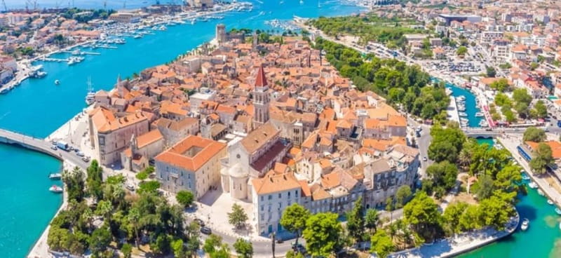 Split/Trogir: Trogir, Blue Lagoon, and Solta Speedboat Trip - Trogir: one hour in a stone-built town