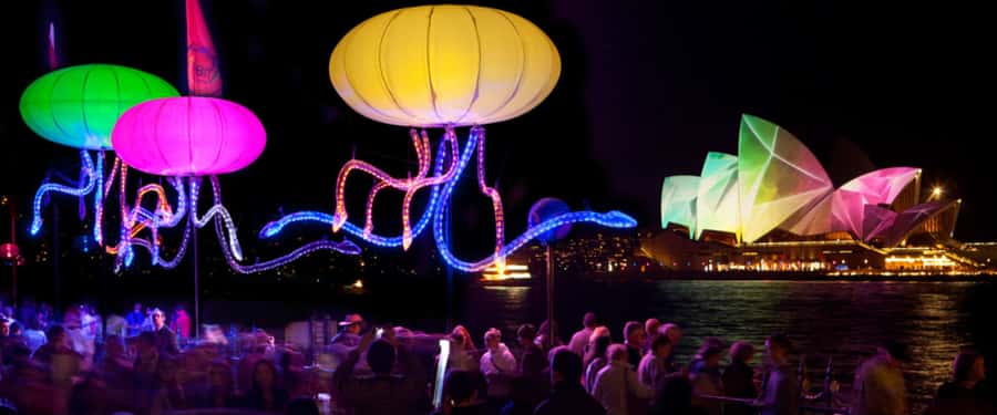 Sydney Harbour: 30 Minute Slow Jet Boat Vivid Cruise - Practical details that can make the ride easier