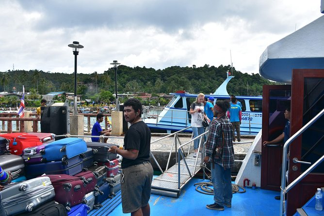Travel from Koh Phi Phi to Krabi by Ferry/Speedboat - Choosing between the upper deck and air-conditioning