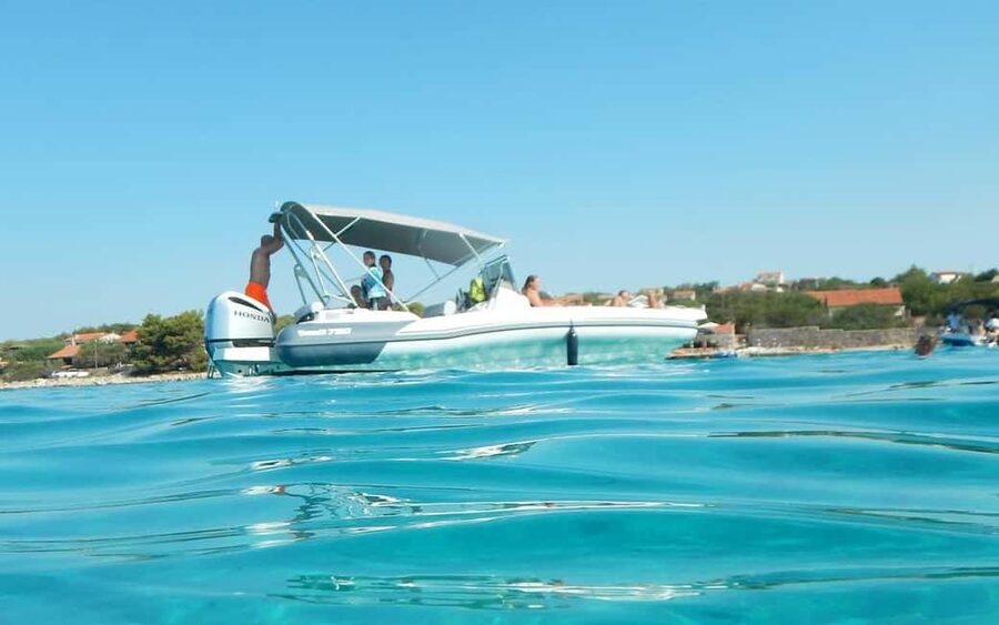Trogir: White Lagoon, Maslinica & Blue Lagoon Speedboat Tour - Drvenik Veli and a slower island pause