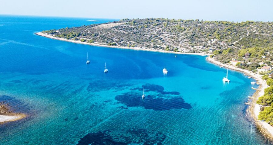 Trogir: White Lagoon, Maslinica & Blue Lagoon Speedboat Tour - Maslinica on Šolta, the day’s best village visit