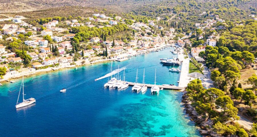 Trogir: White Lagoon, Maslinica & Blue Lagoon Speedboat Tour - The ride back to Trogir