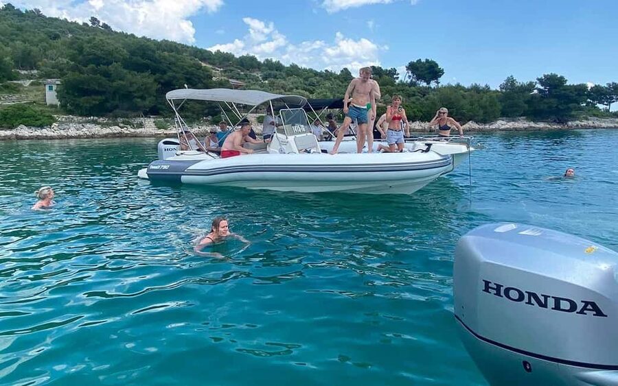 Trogir: White Lagoon, Maslinica & Blue Lagoon Speedboat Tour - How to get the most from the day