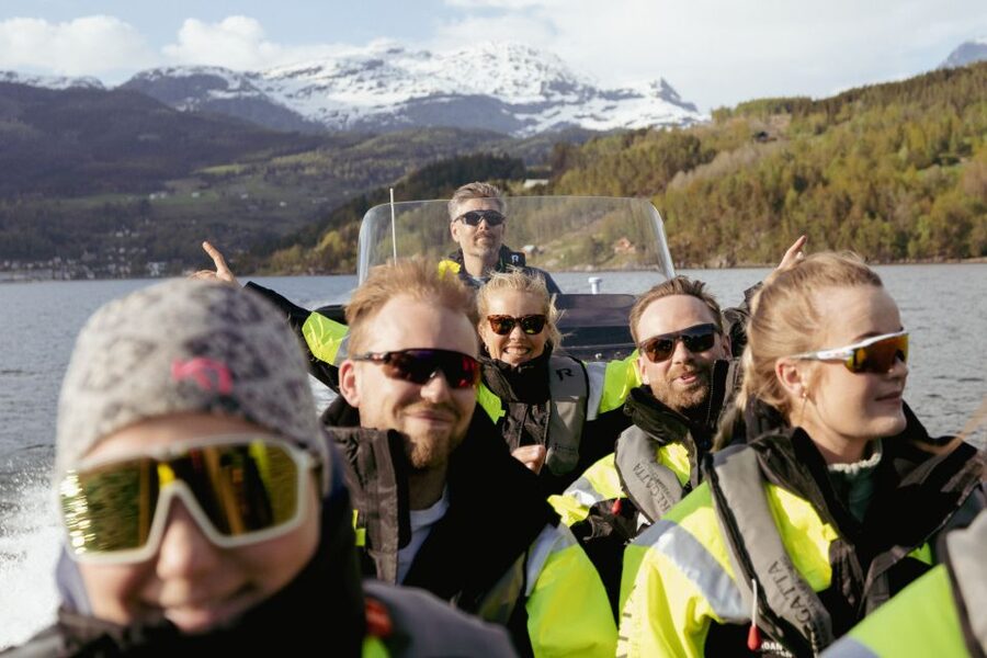 Ulvik: Hardangerfjord Ultimate RIB Tour - Leaving Brakanes Hotel And Crossing Ulvikfjord