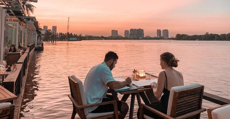 VIP Tour Enjoy Romantic Sunset by Speed Boat Free Cocktail - A quieter turn near Vietnamese fishermen