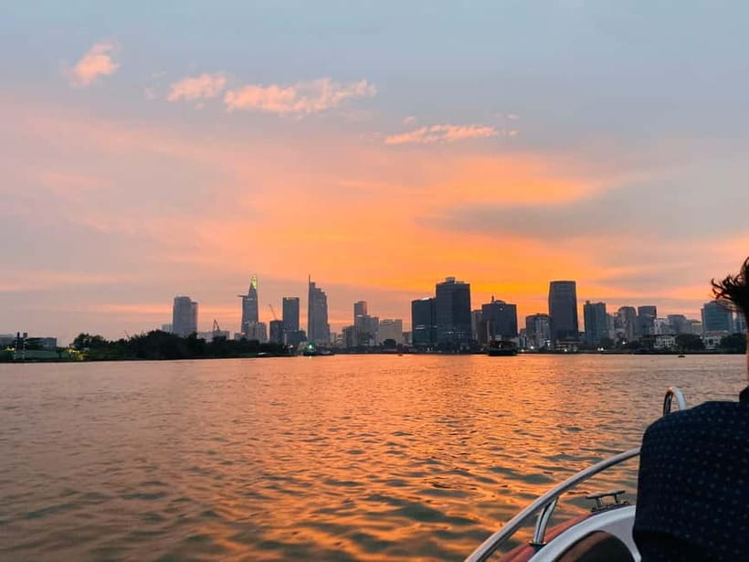 VIP Tour Enjoy Romantic Sunset by Speed Boat Free Cocktail - Who will enjoy this river evening most