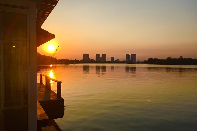 VIP Tour in Saigon: Romantic Sunset Cocktail by SpeedBoat - What the guide can add to the ride