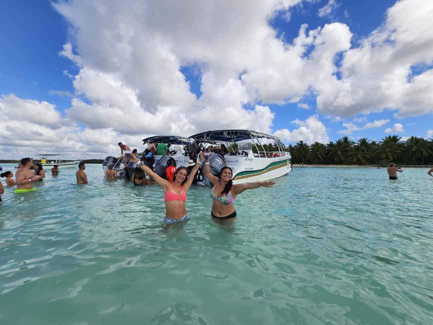 VIP tour to Saona Island by speedboat with a visit to paradise beaches - Mano Juan and the sea turtle sanctuary