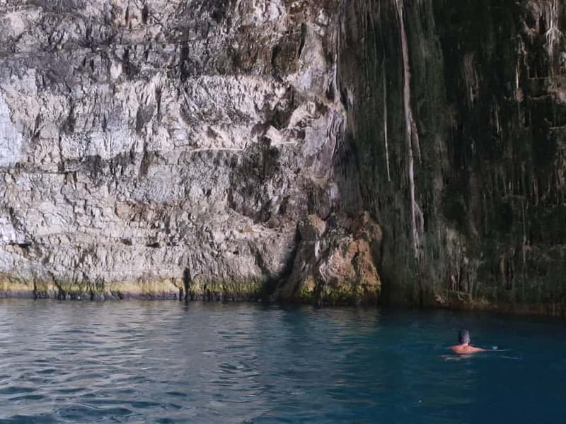 Vlorë: Haxhi Ali Cave & Karaburun SpeedBoat Tour - Cruising along the Karaburun Peninsula