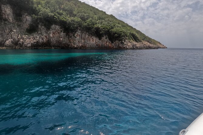Vlore Speedboat Tour to Haxhi Ali Cave Karaburun Beach - Entering Haxhi Ali Cave by boat