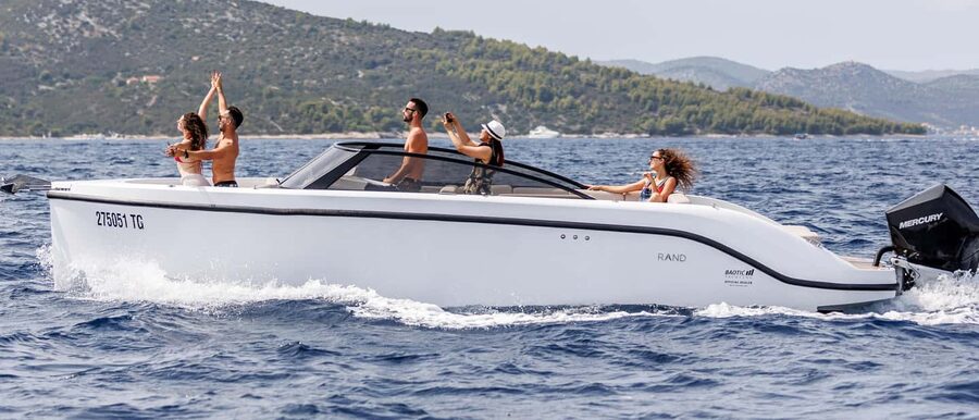 Zadar: Guided Speedboat Tour with Food, Oil & Wine Tasting - Kali: the best part comes with food