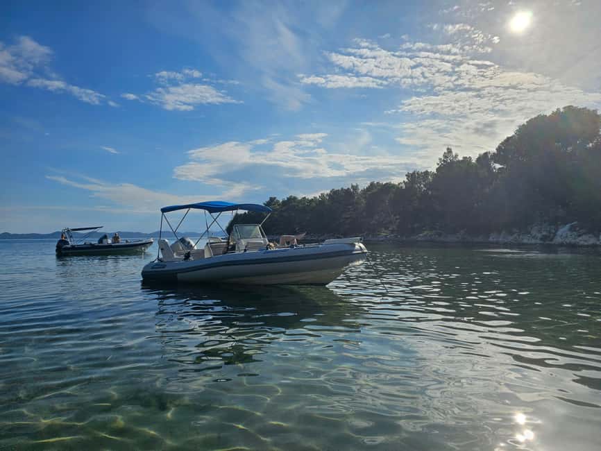 Zadar Islands: Private Hidden Treasures Speedboat Tour - Snorkeling and music at an Iž cove