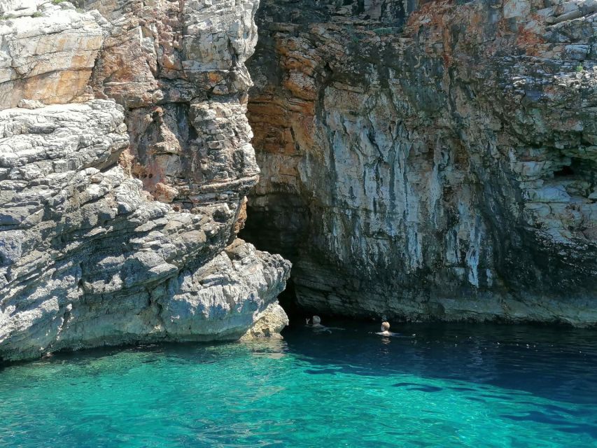 Zadar: Sakarun Bay, Golubinka Cave & Veli Žal Speedboat Tour - Setting off from Zadar and crossing the island chain