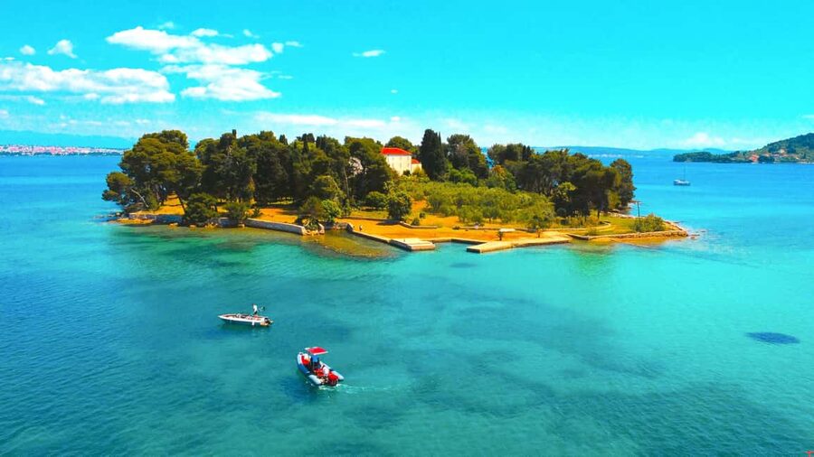 Zadar:Speedboat Tour Thrill Ride with Snorkeling on 3 island - Ošljak: stone houses and rocky swimming coves