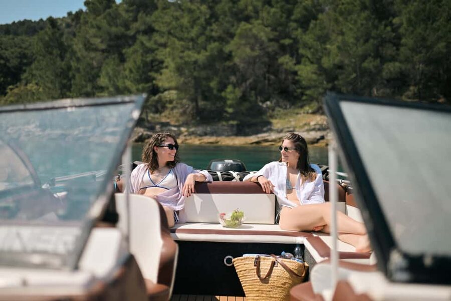 Zadar:Speedboat Tour with Snorkeling on 3 islands - Galevac: a monastery and a change of mood