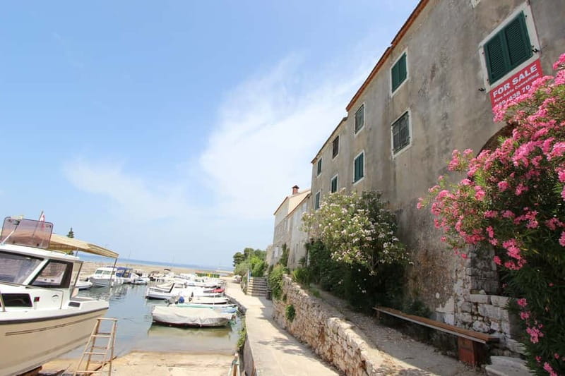 Zadar: Ugljan, Ošljak, and Preko Islands Speedboat Tour - What the captain adds to the experience